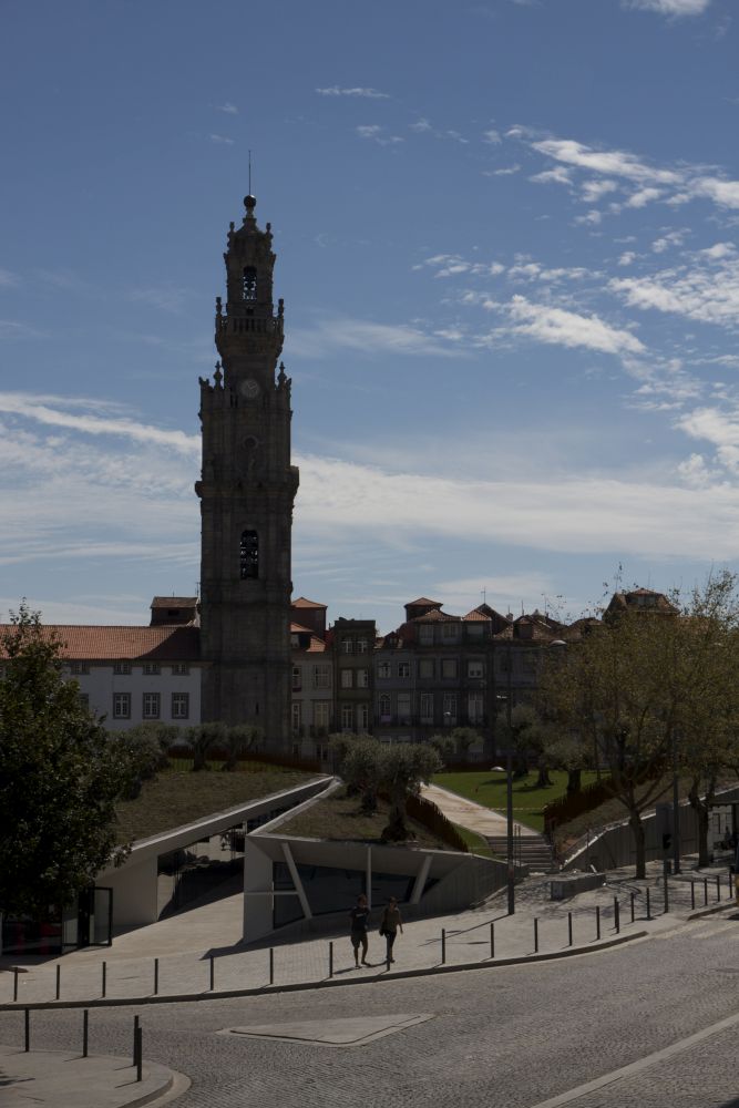 Porto Sightseeing Glockenturm Wahrzeichen Aussichtspunkt MIradouro