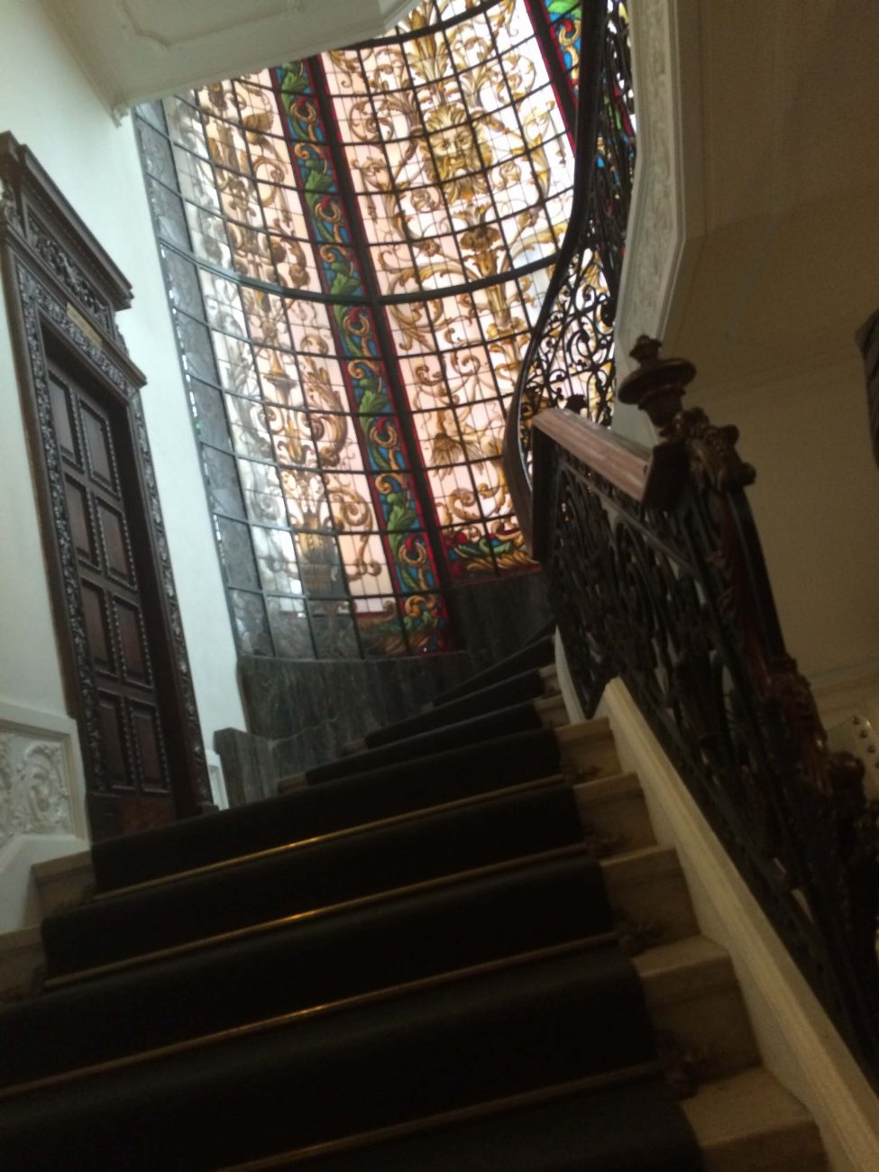 Porto Hotel mit langer Geschichte Infantes Sarges Treppe bemalte Fenster
