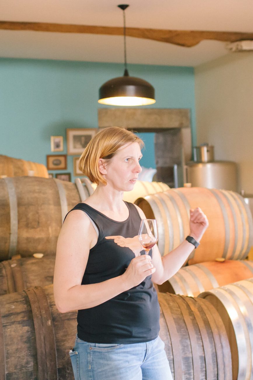 Kristin Rothe probiert einen alten Portwein der Quinta de Tourais