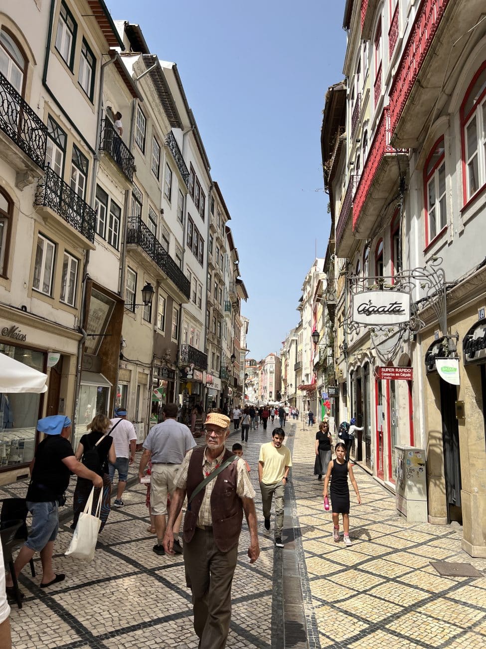 Einkaufsstraße in der Innenstadt in Coimbra
