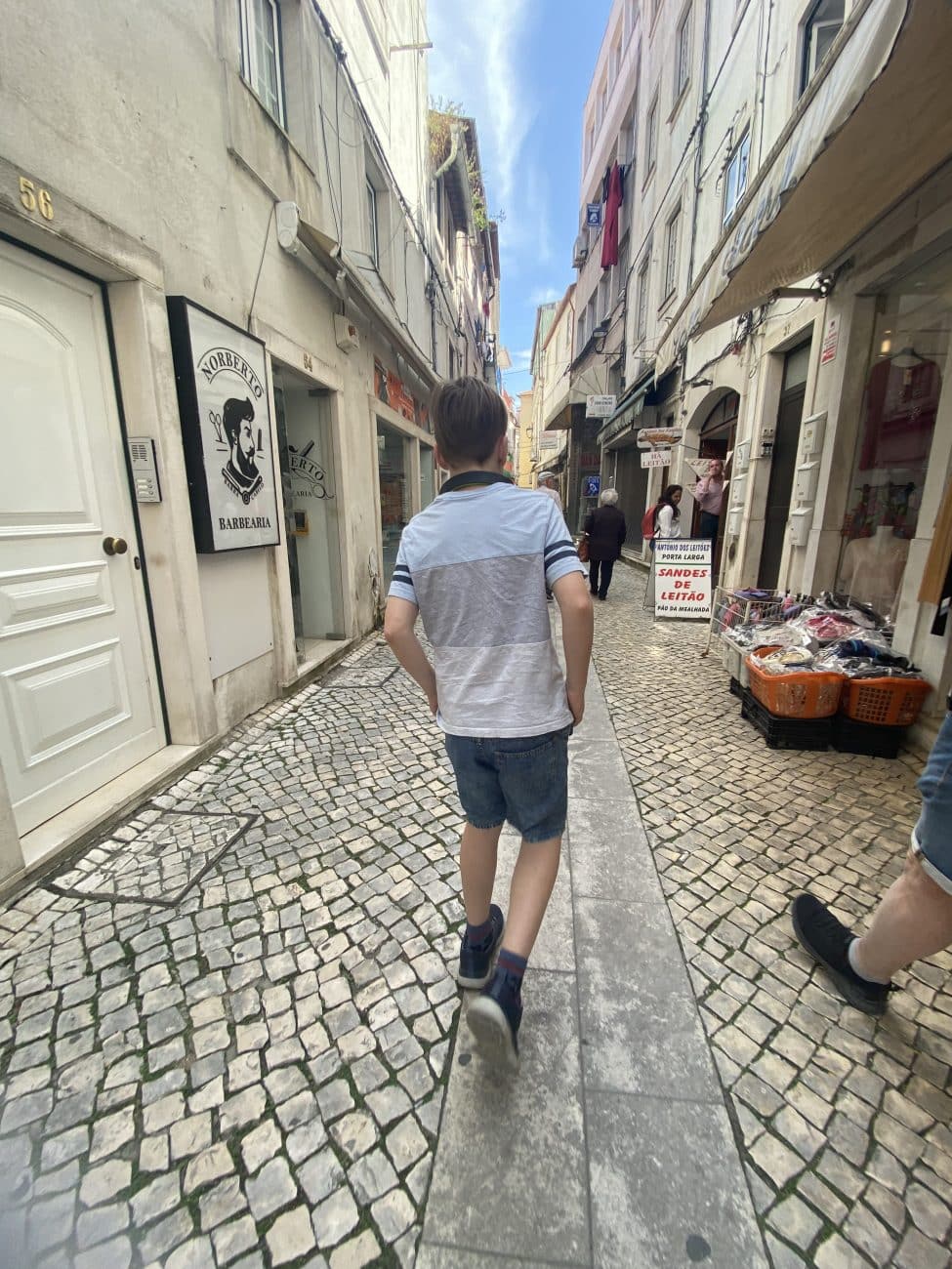 Spaziergang mit einer Shoppingtour durch die Innenstadt von Coimbra